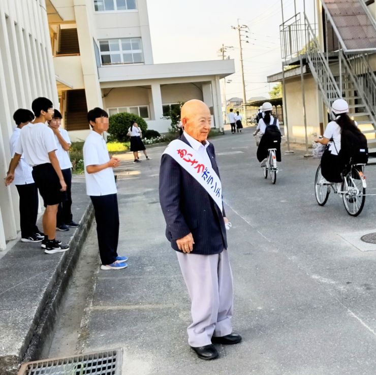 R6.9.9（小郡中学校挨拶運動）.JPG