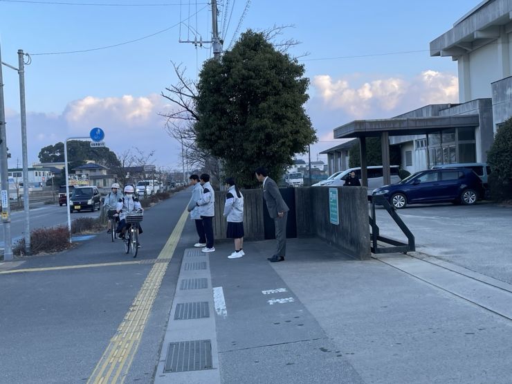 小郡中あいさつ運動.jpg